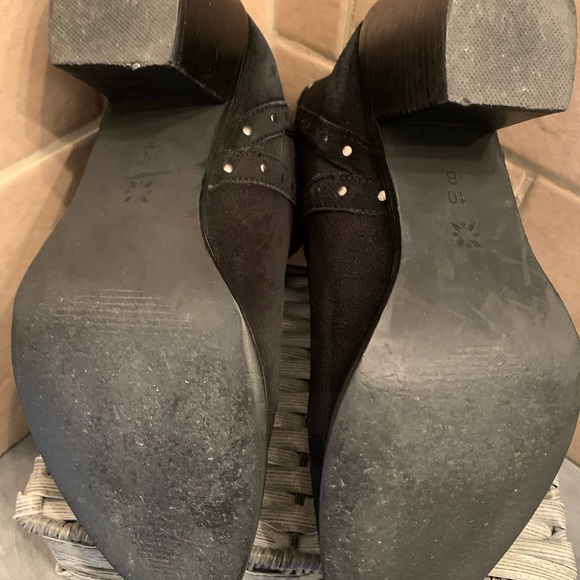 BCBG booties with studs - Picture 9 of 10